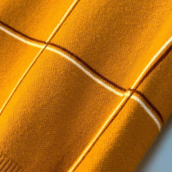 Jones New York Sweater with blouse neck and bottom attached. Size Medium. - Picture 5 of 7